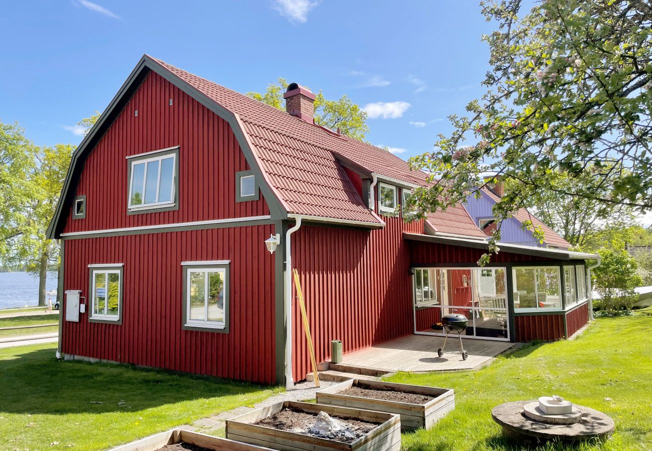 House in Lönashult - Nice holiday home with a view of lake Åsnen in Hulevik, Lönashult | SE06056