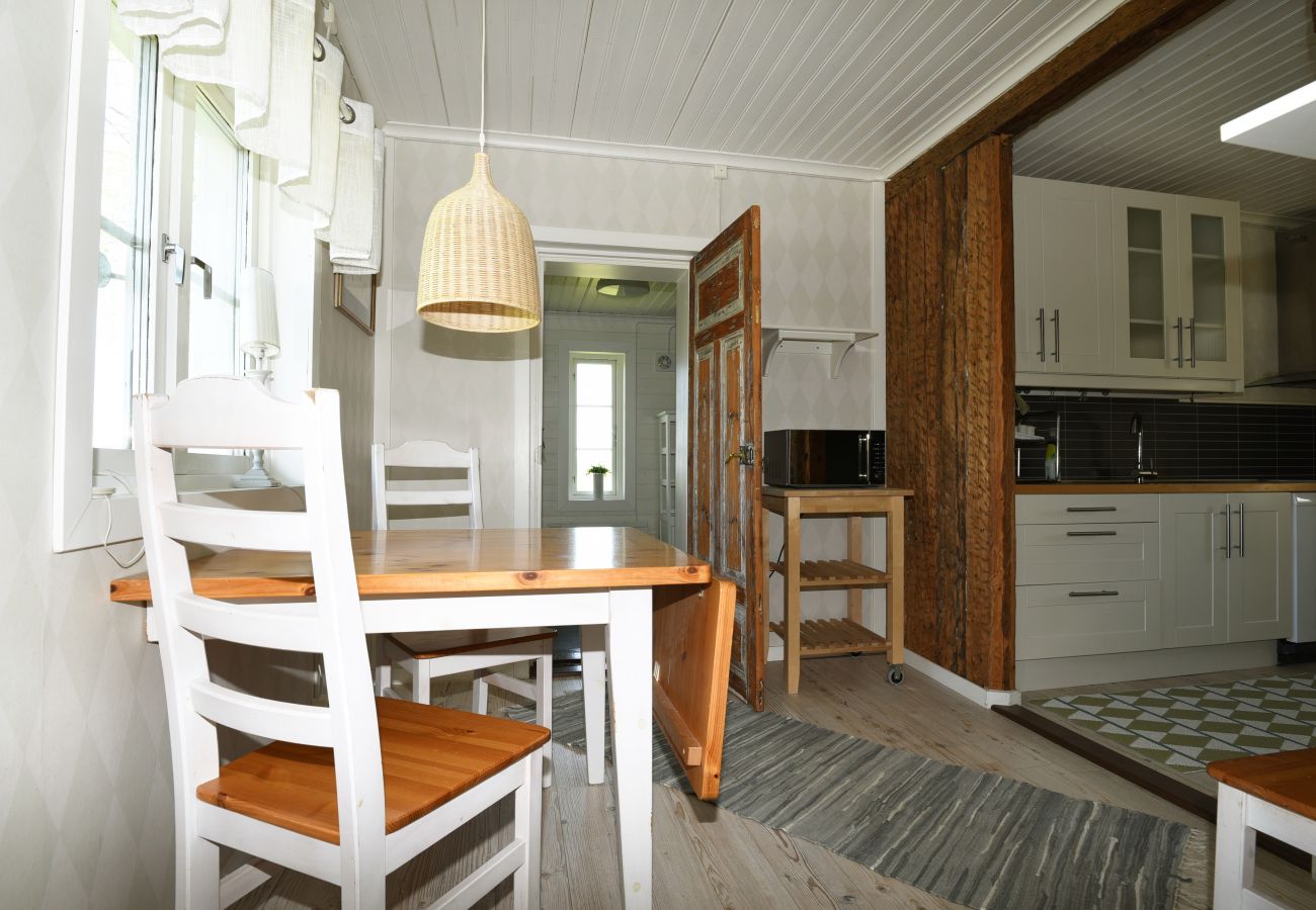 House in Tidaholm - Cozy cottage near fishing paradise and untouched nature | SE08048