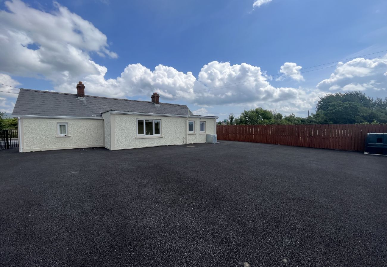 House in Dundalk - Moorland Country Cottage