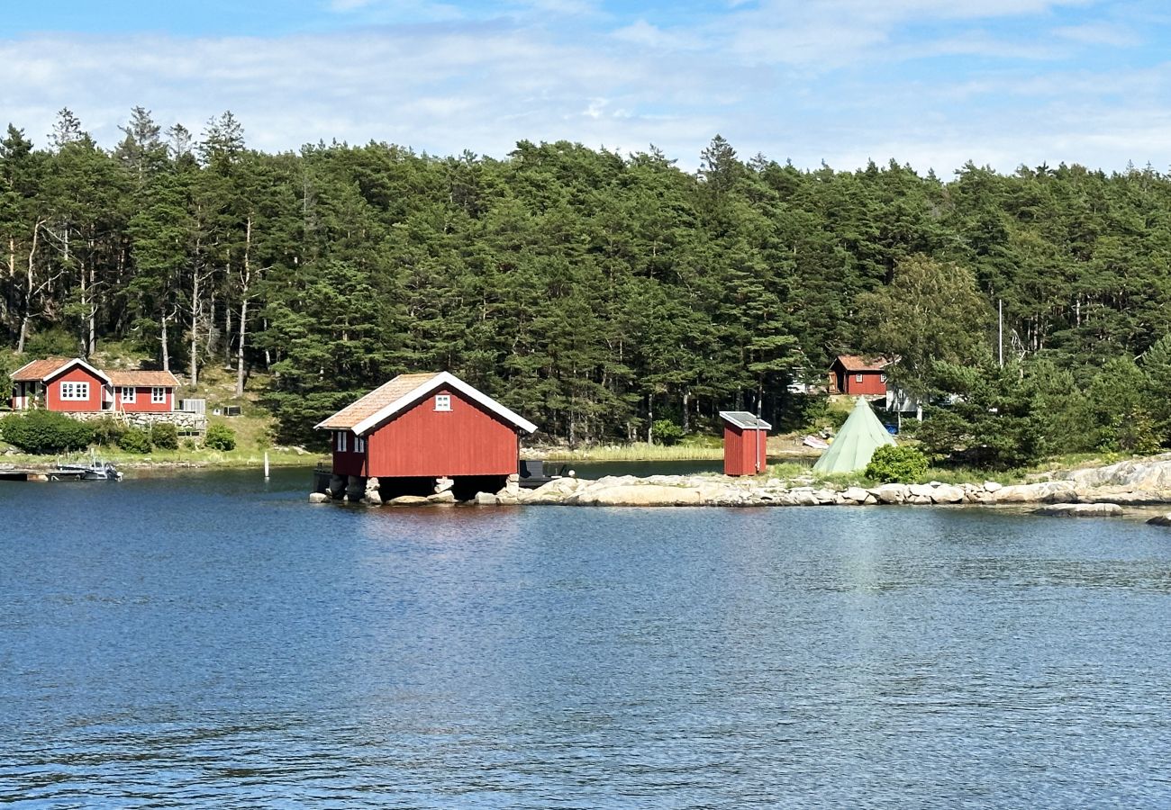 House in Tanumshede - Cozy holiday home at Raftötången | SE09041