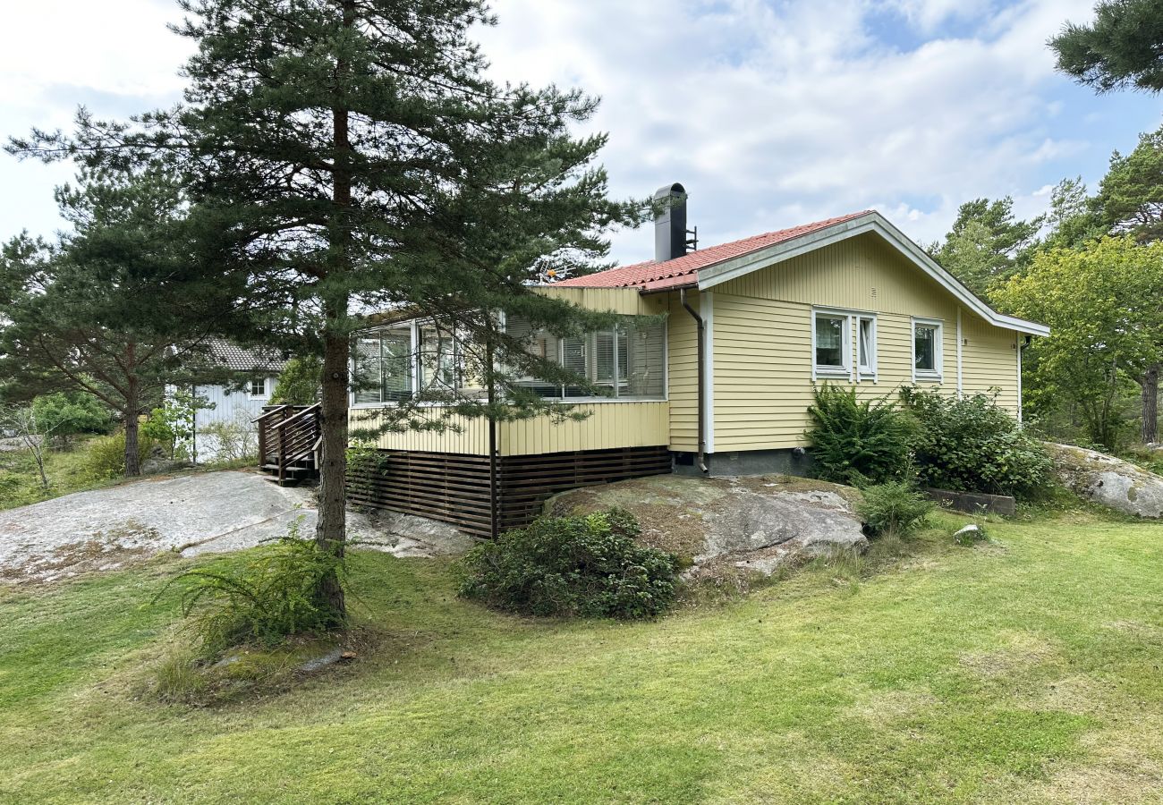 House in Tanumshede - Cozy holiday home at Raftötången | SE09041