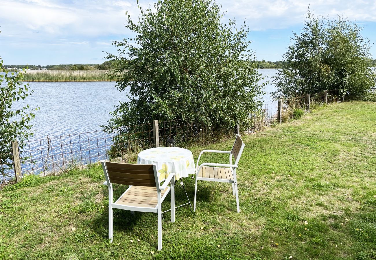 Studio in Kalmar - Cozy cottage located on a nice sea plot on Boholmarna outside Kalmar | SE05043