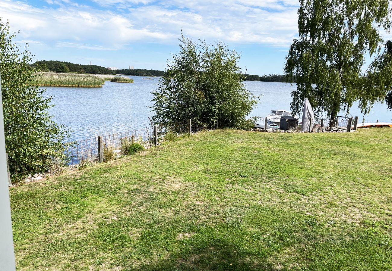 Studio in Kalmar - Cozy cottage located on a nice sea plot on Boholmarna outside Kalmar | SE05043