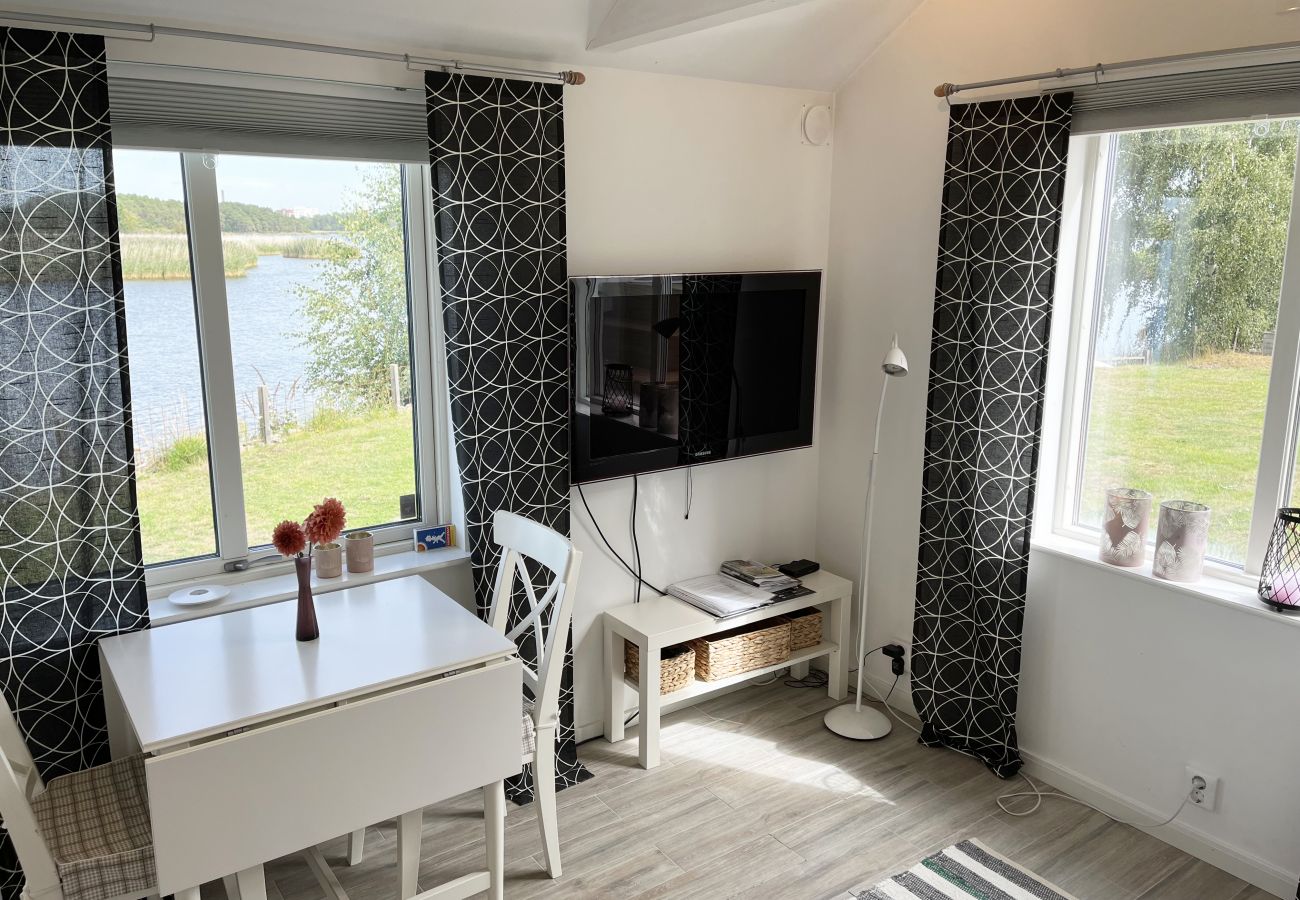 Studio in Kalmar - Cozy cottage located on a nice sea plot on Boholmarna outside Kalmar | SE05043