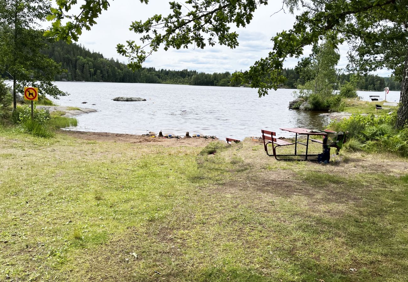 House in Virserum - Cosy, spacious cottage located by Lake Virserumssjön | SE05041