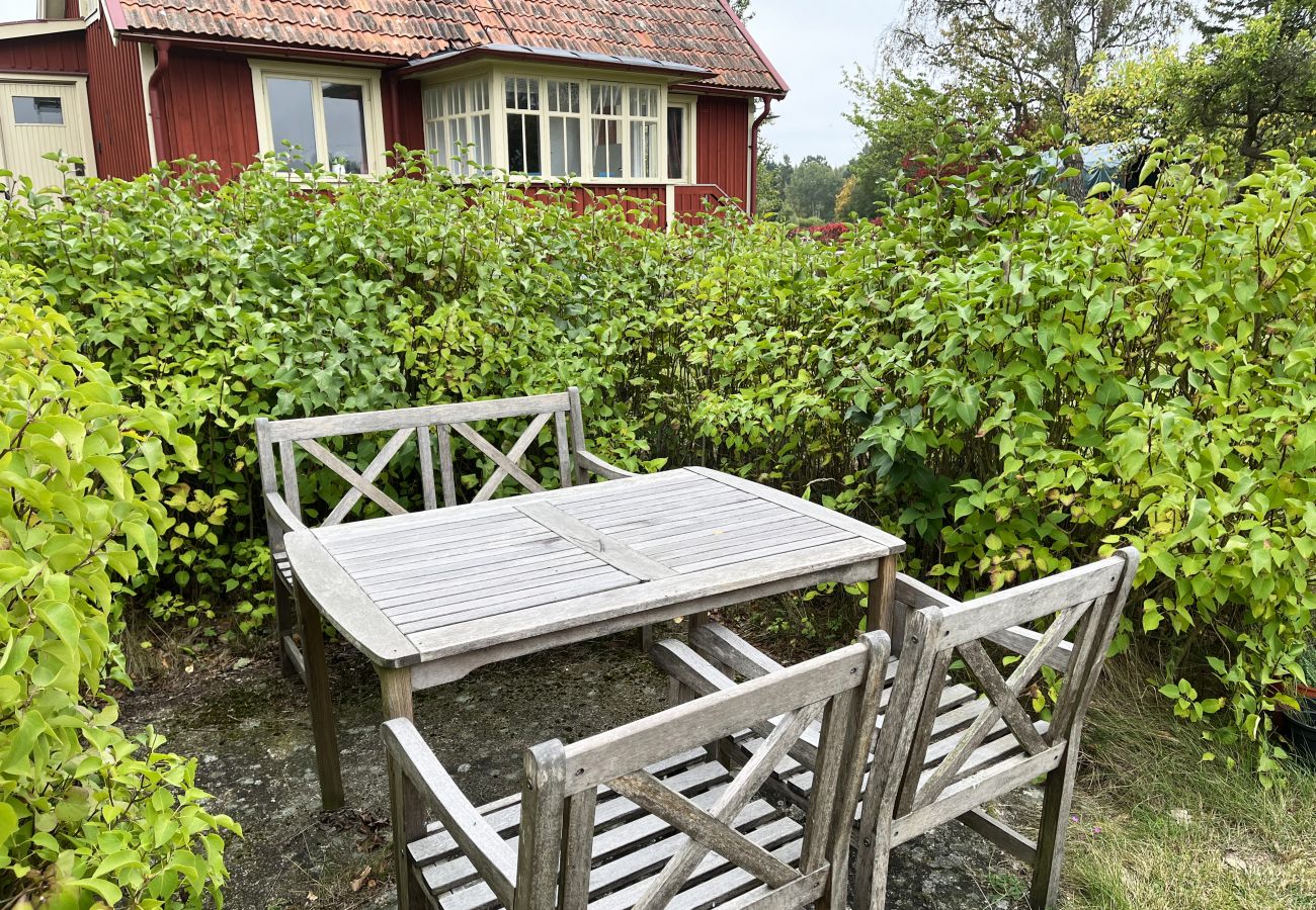 House in Bergkvara - Nice cottage located close to a bay in Skäppevik I SE05046