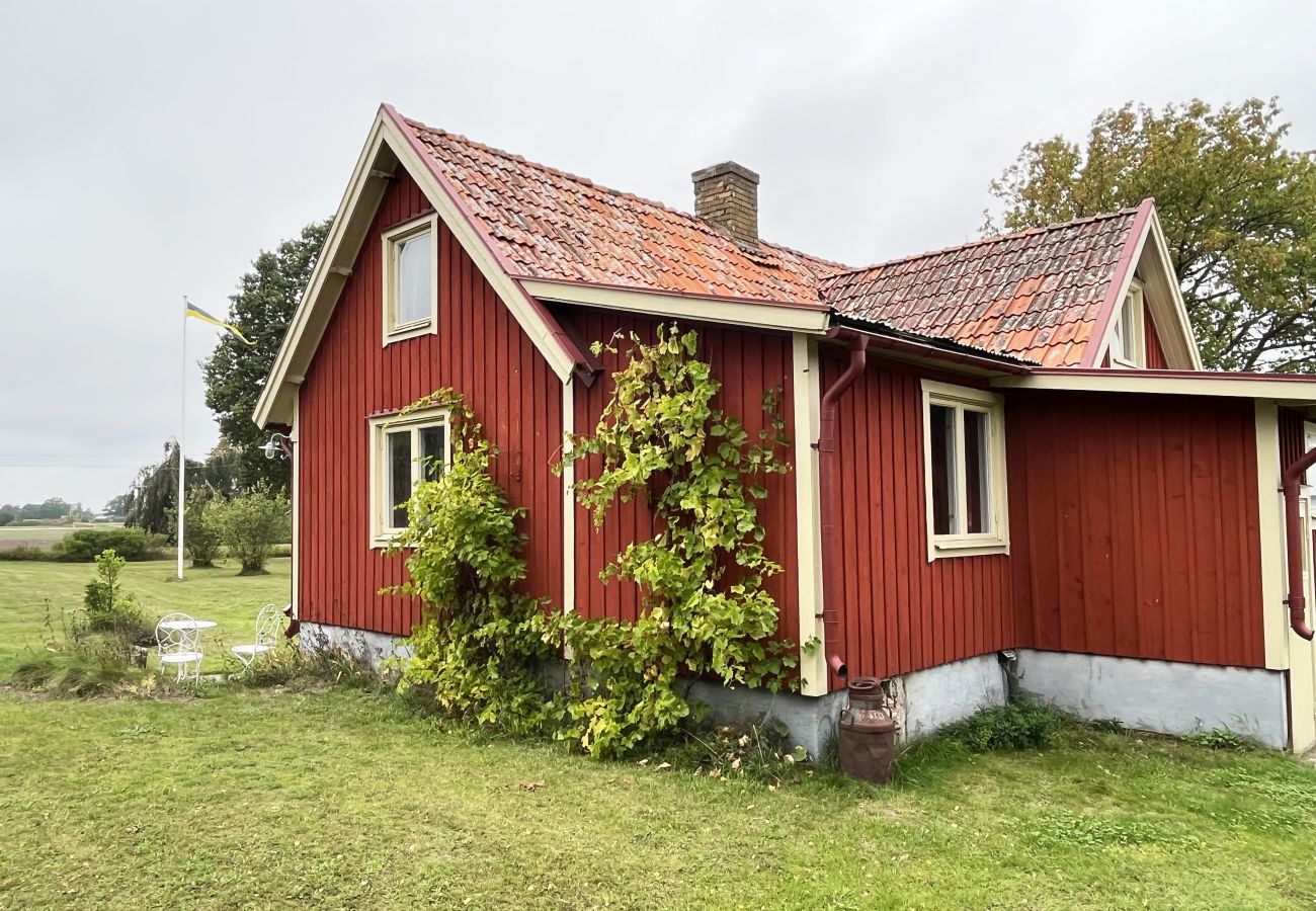 House in Bergkvara - Nice cottage located close to a bay in Skäppevik I SE05046