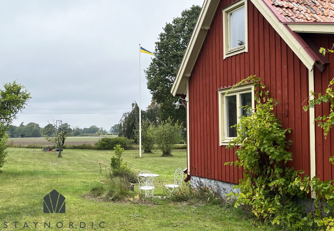 House in Bergkvara - Nice cottage located close to a bay in Skäppevik I SE05046