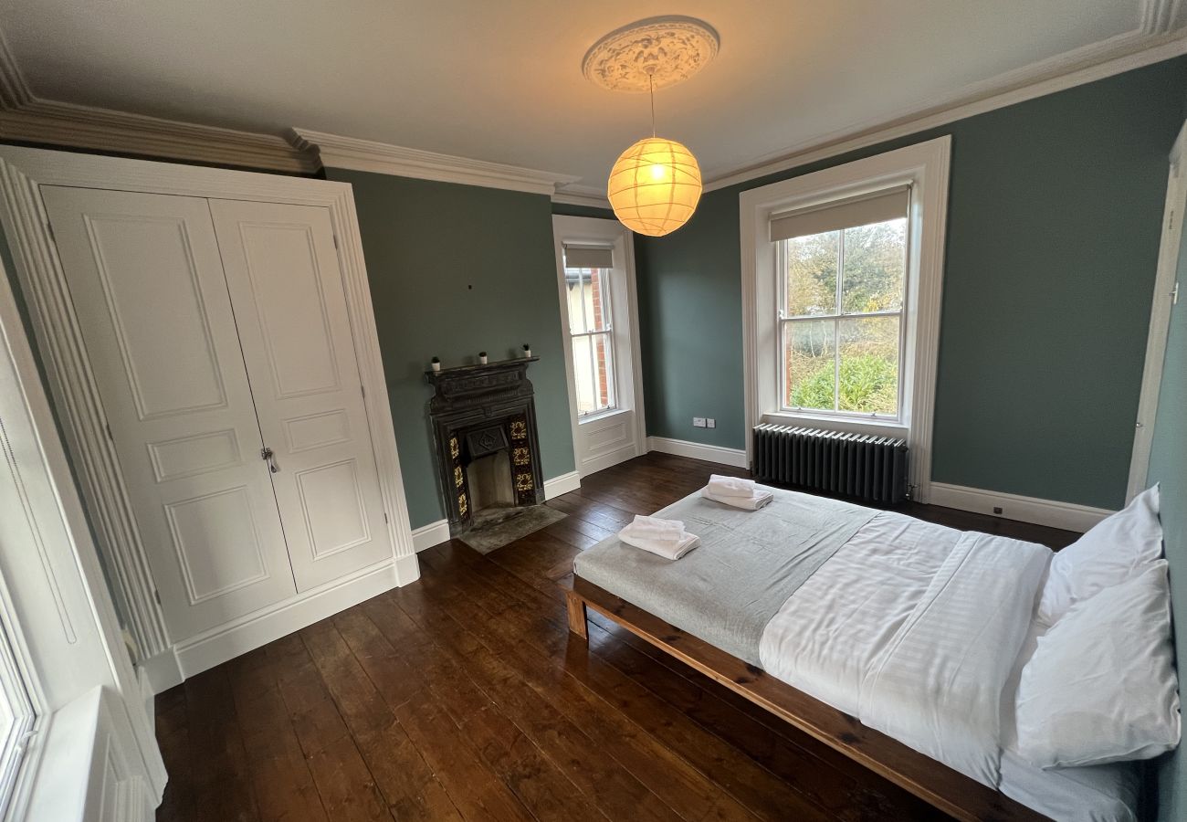 House in Dublin - Tranquil Retreat in Historic Chapelizod,